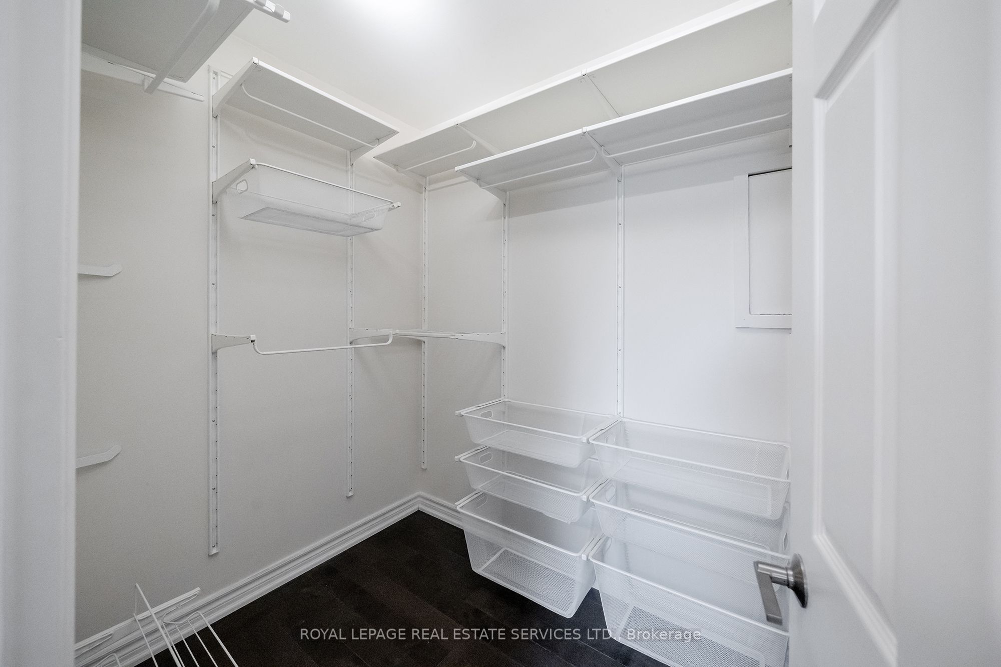 1254 Napier Crescent Property Photo 20