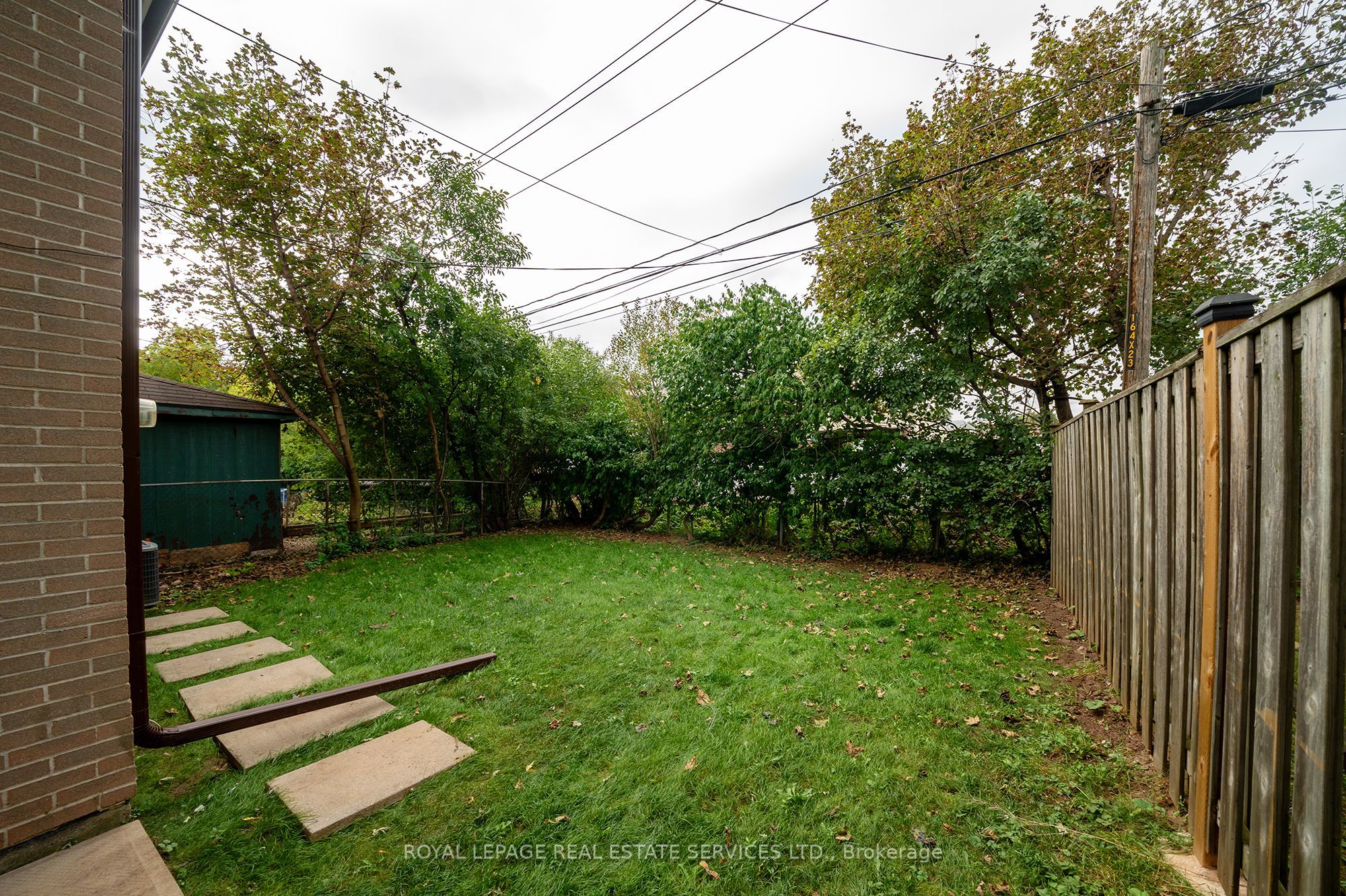 1254 Napier Crescent Property Photo 22