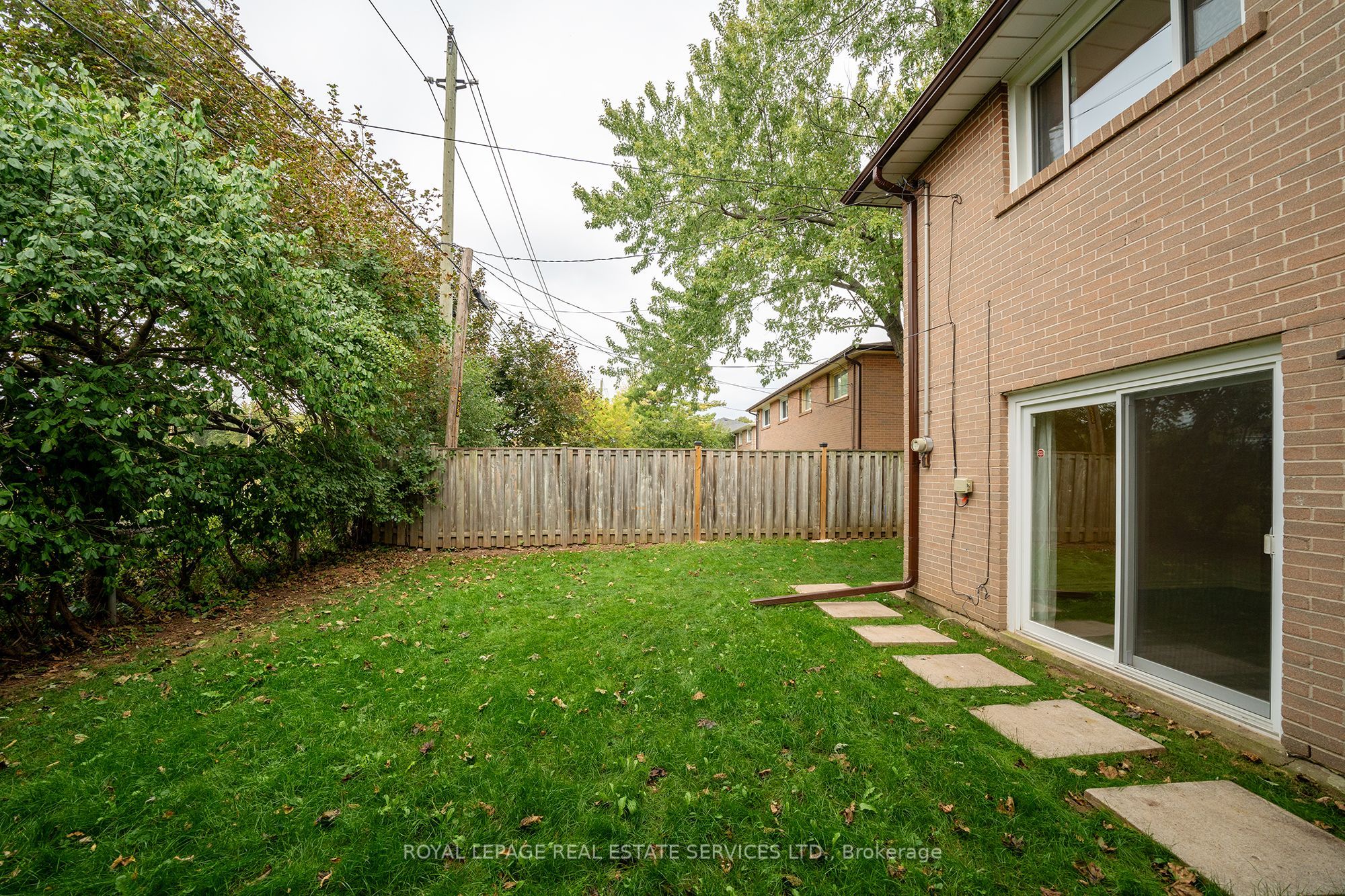 1254 Napier Crescent Property Photo 23