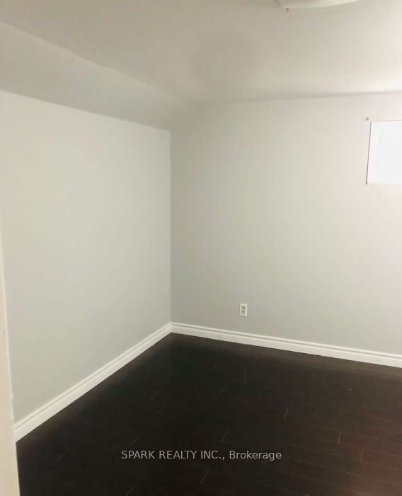27 Erlesmere Avenue Property Photo 4