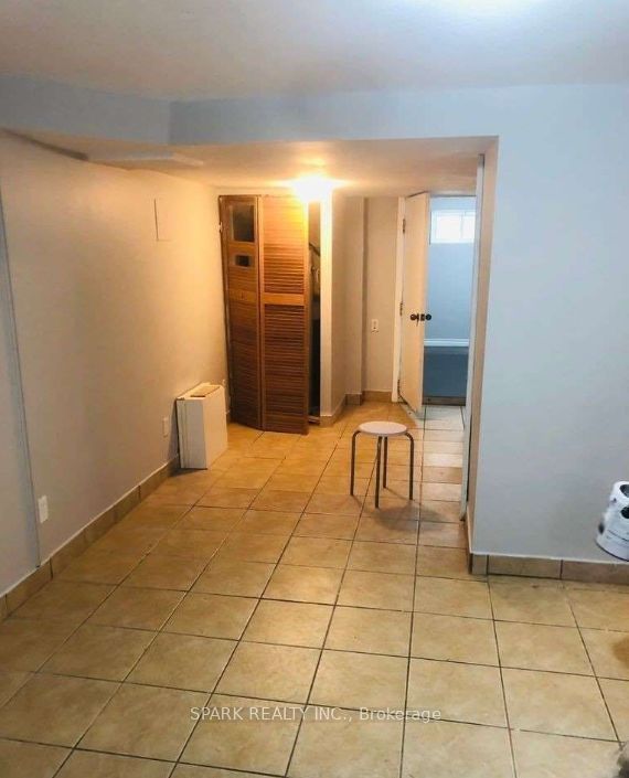 27 Erlesmere Avenue Property Photo 6