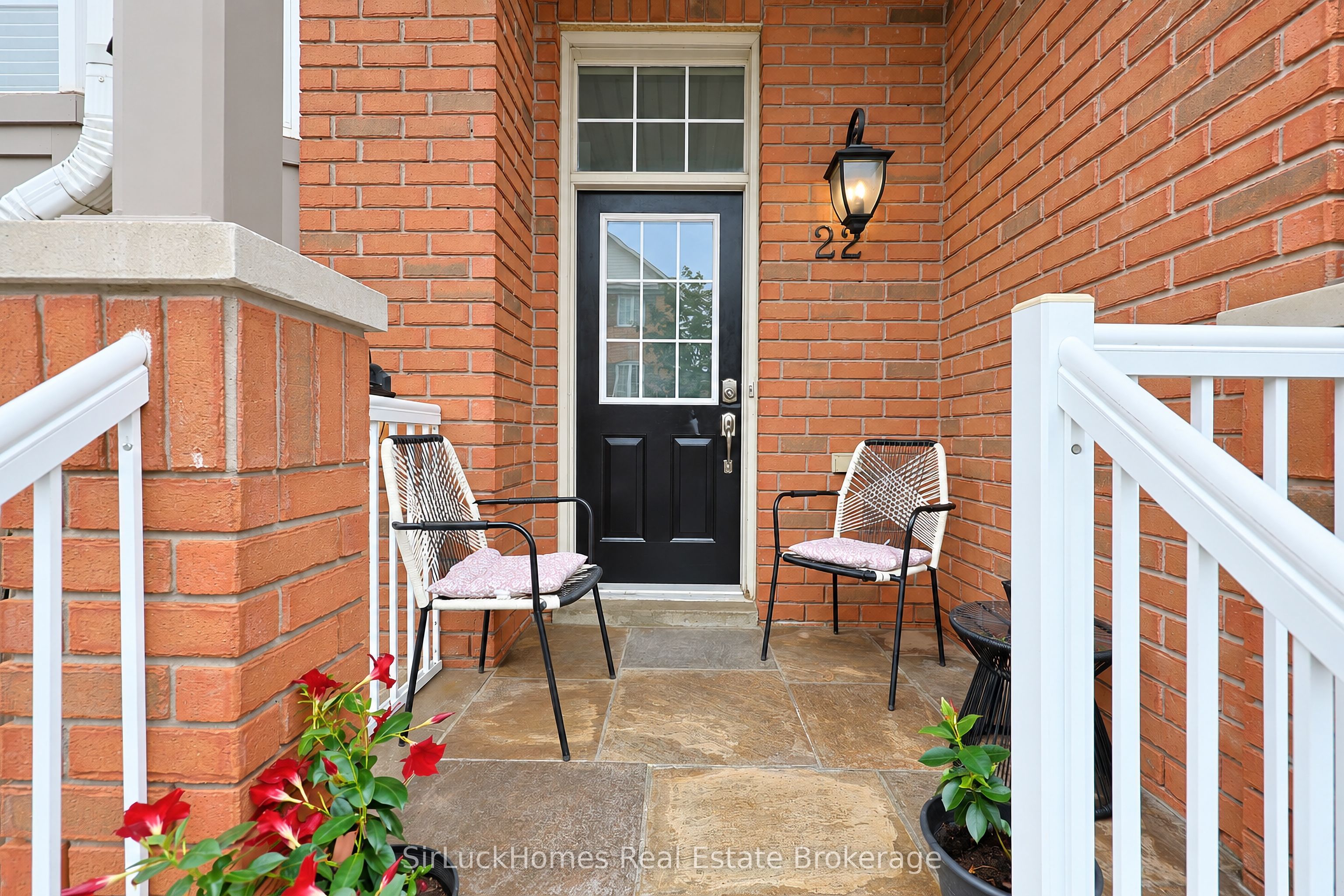 250 Richvale Drive S 22 Property Photo 2