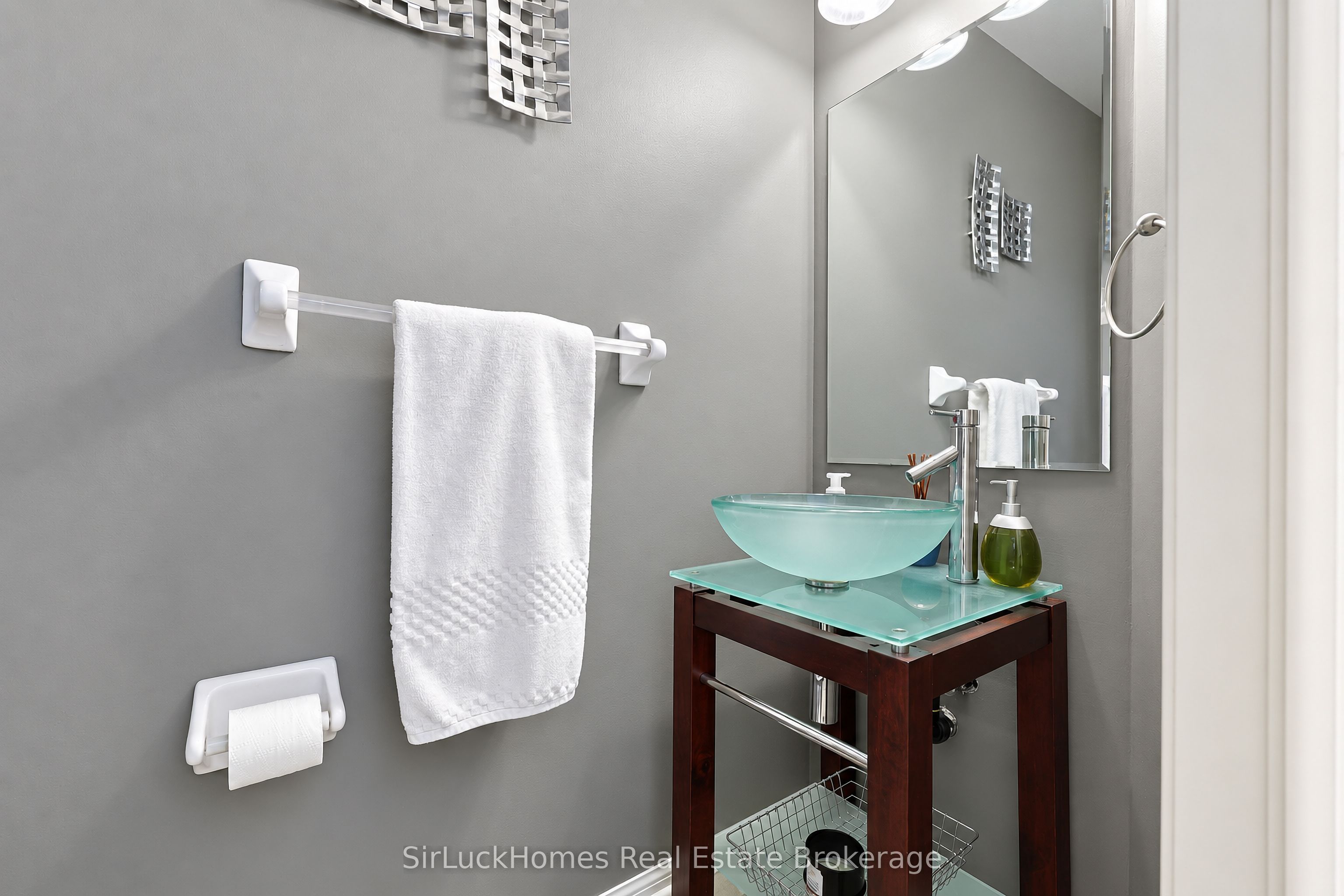 250 Richvale Drive S 22 Property Photo 4