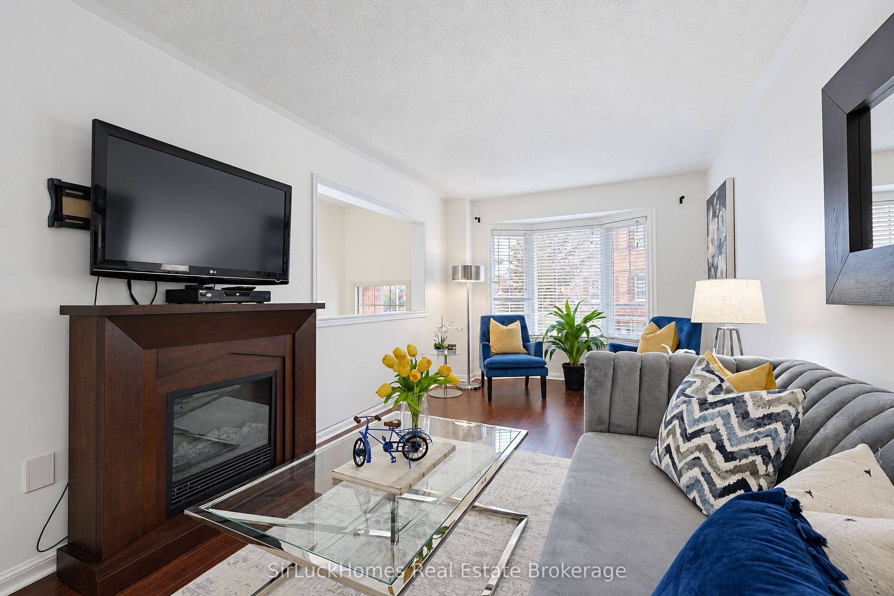 250 Richvale Drive S 22 Property Photo 8