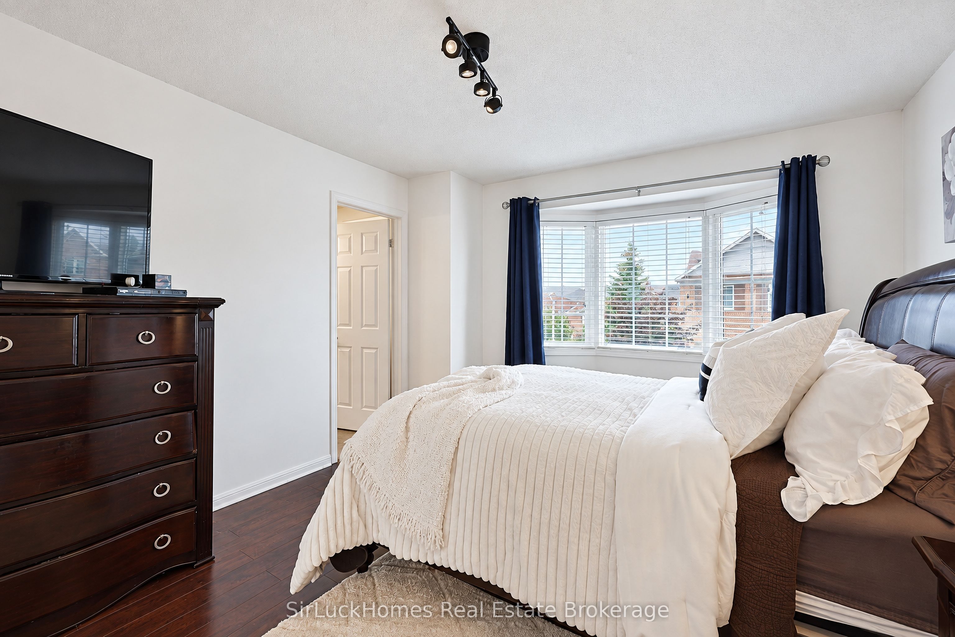 250 Richvale Drive S 22 Property Photo 32