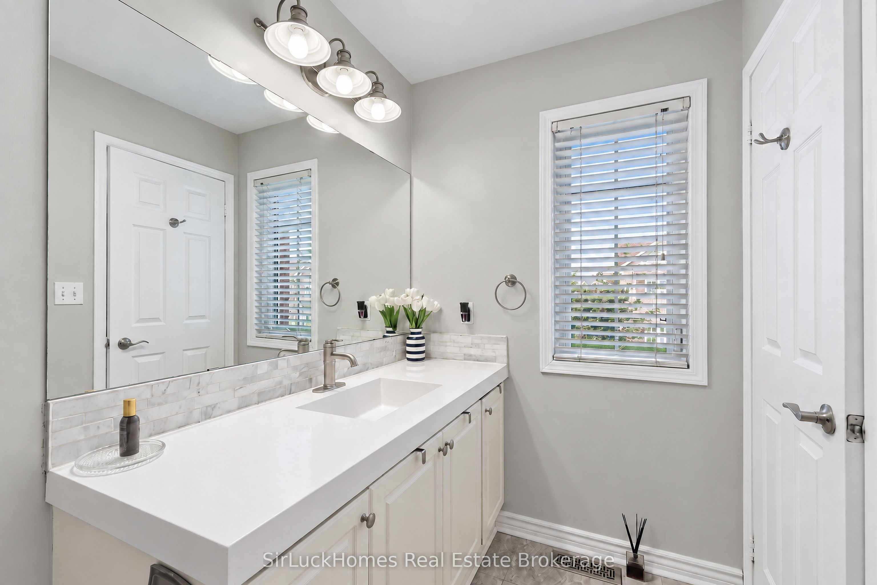 250 Richvale Drive S 22 Property Photo 35