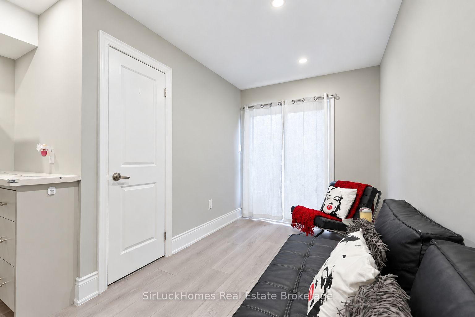 250 Richvale Drive S 22 Property Photo 43