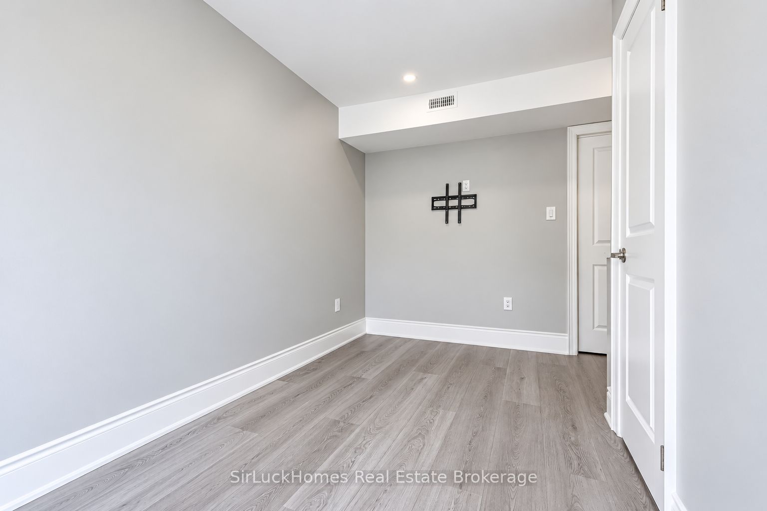 250 Richvale Drive S 22 Property Photo 45