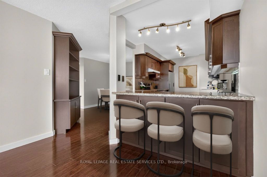 1320 Islington Avenue 2206 Property Photo 5