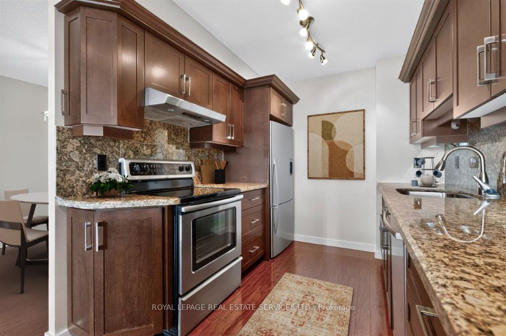 1320 Islington Avenue 2206 Property Photo 6