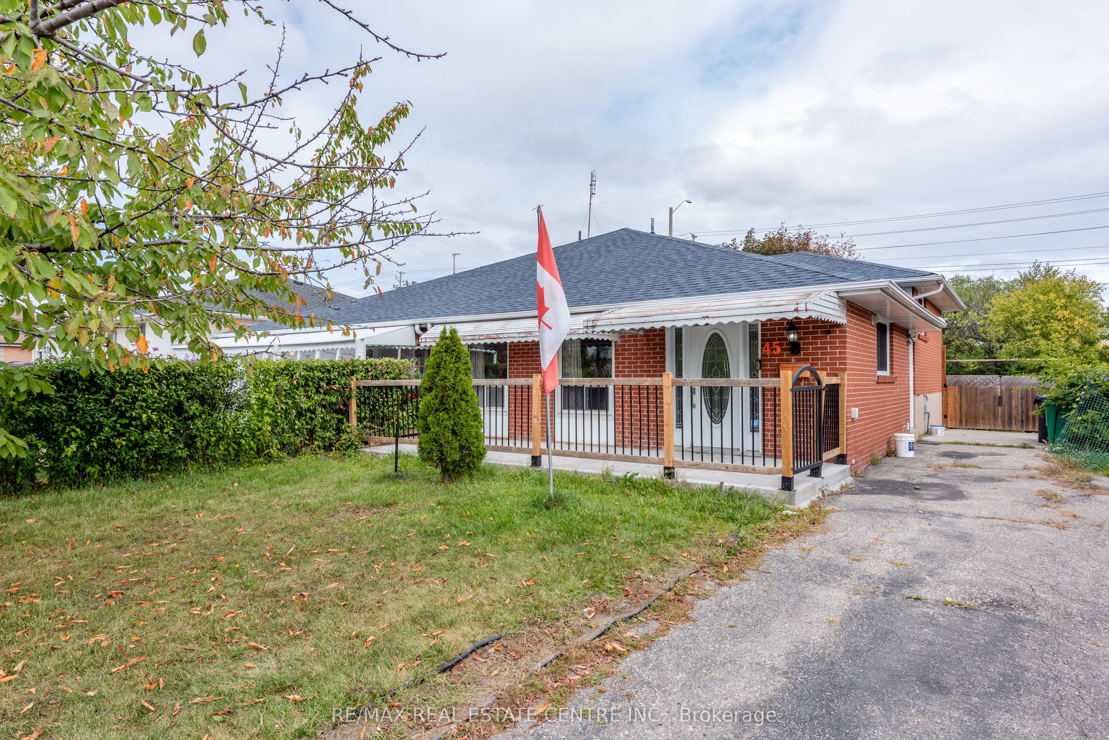 45 Autumn Boulevard Property Photo 1