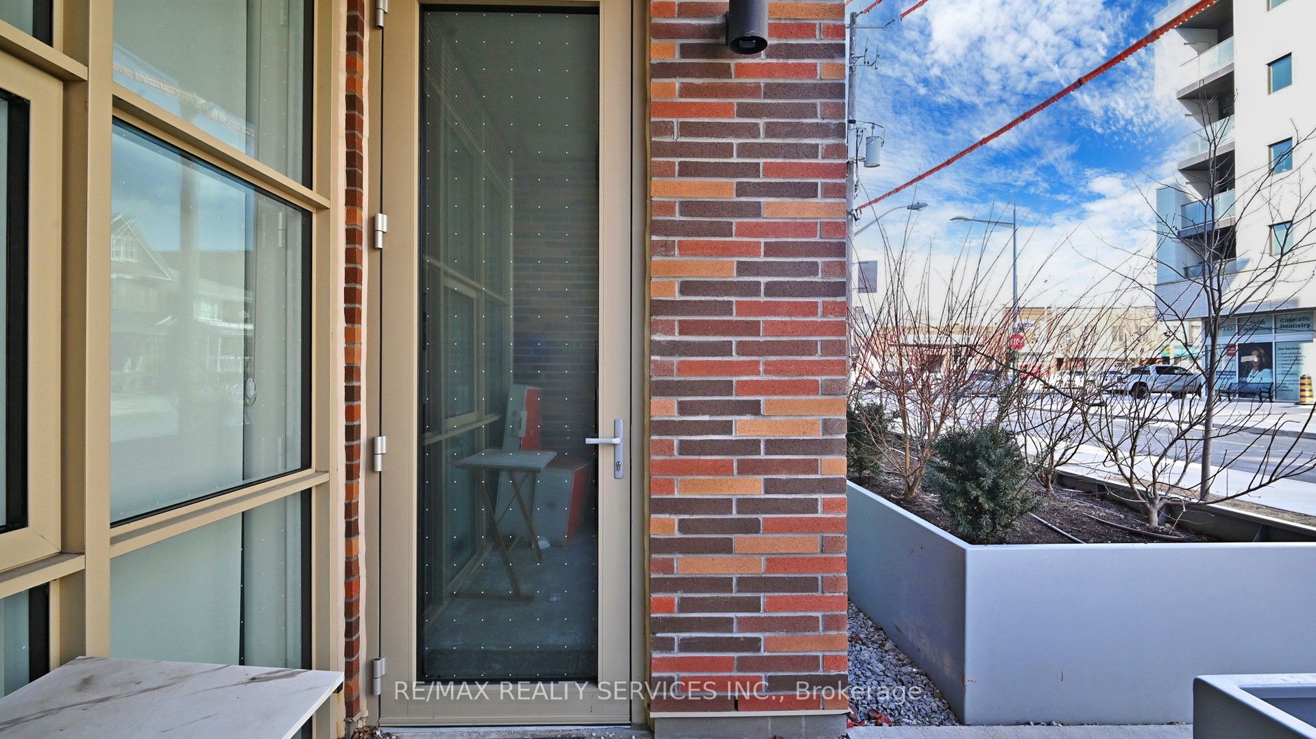 1787 St. Clair Avenue W 102 Property Photo 4