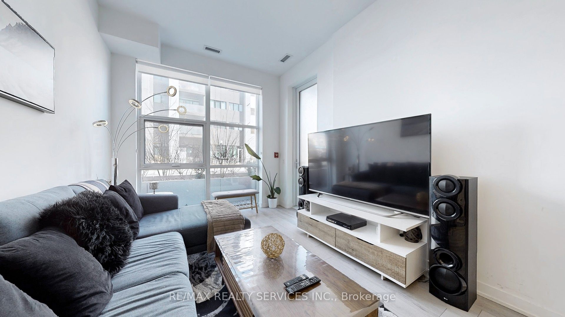 1787 St. Clair Avenue W 102 Property Photo 7