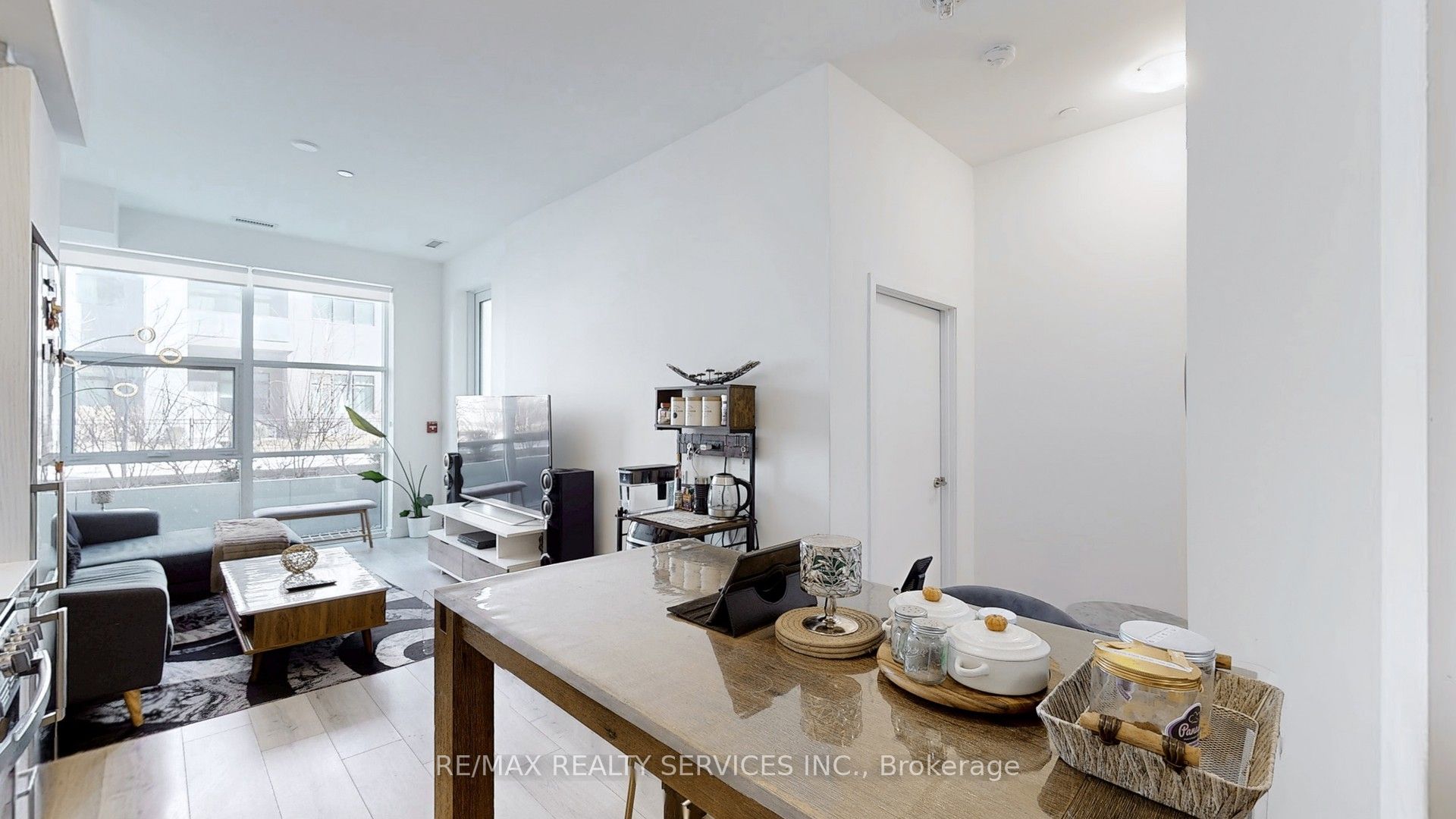1787 St. Clair Avenue W 102 Property Photo 8