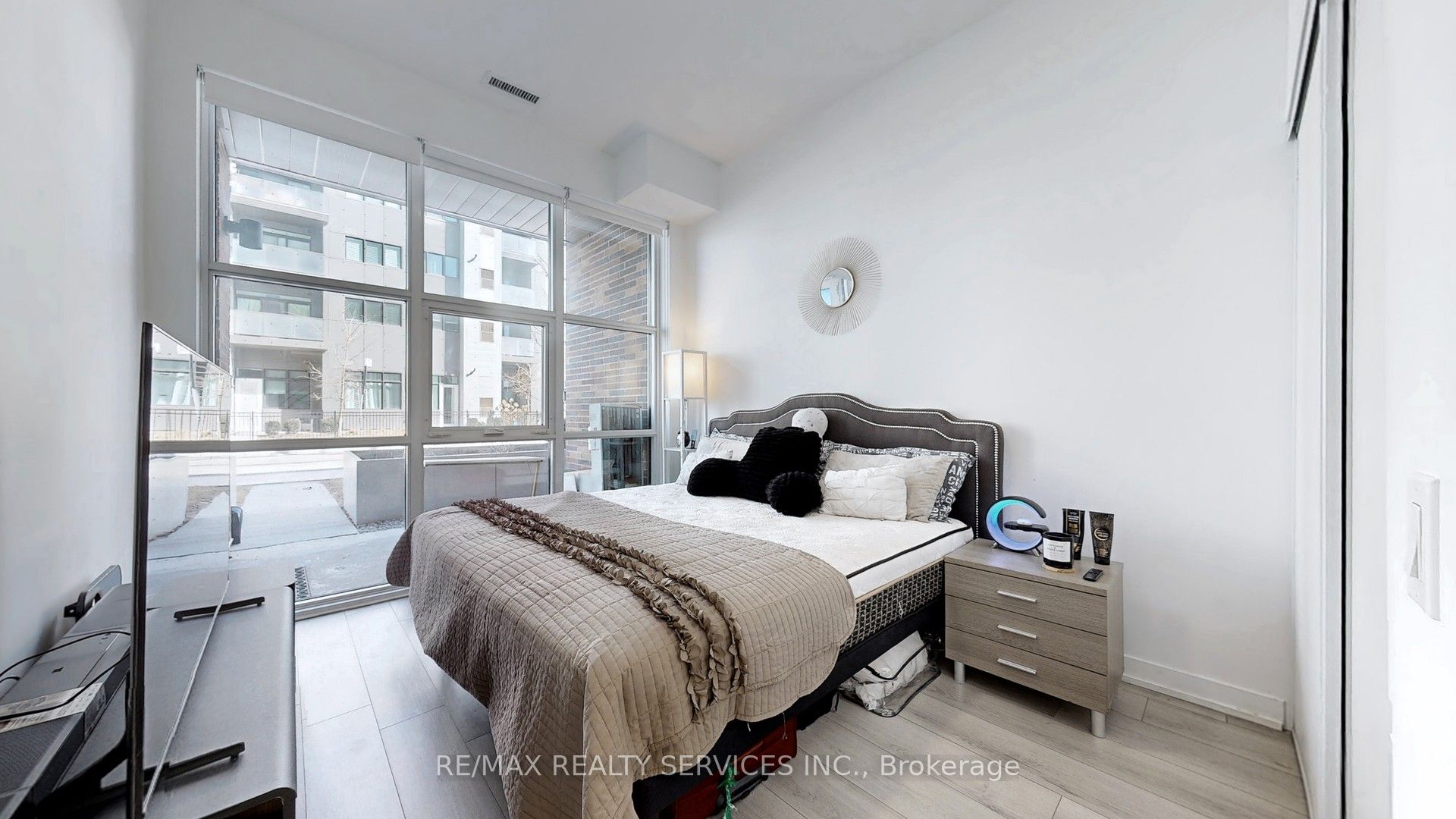 1787 St. Clair Avenue W 102 Property Photo 9