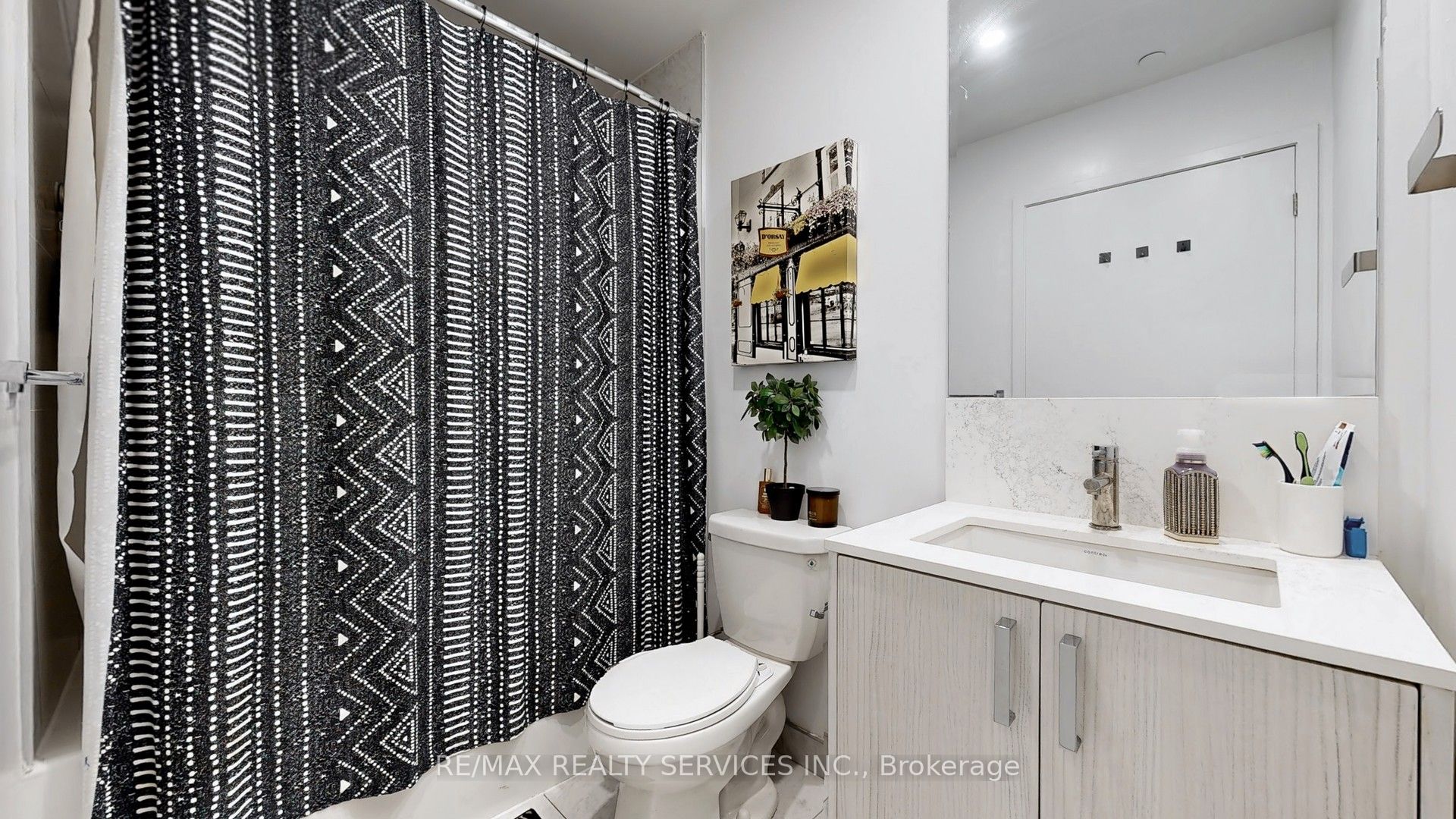 1787 St. Clair Avenue W 102 Property Photo 12