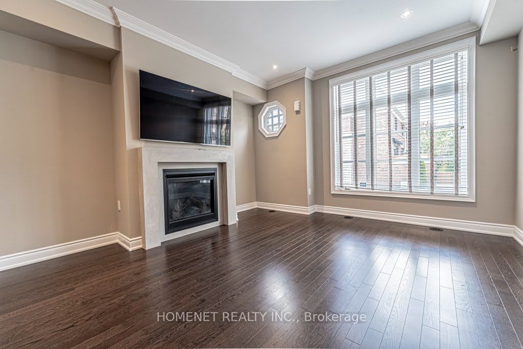2058 Queensborough Gate Property Photo 3
