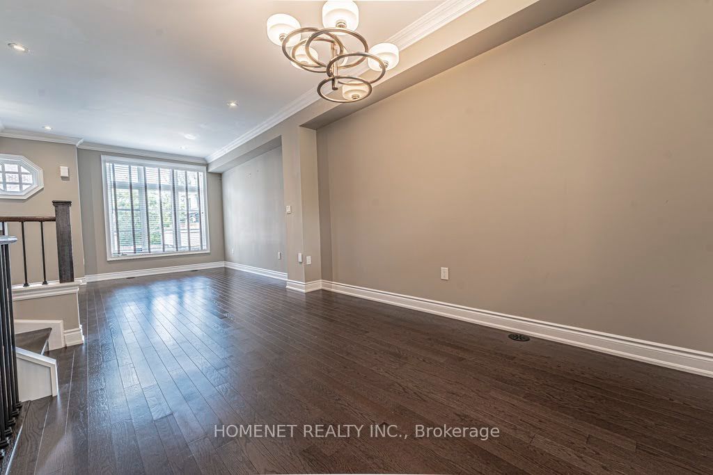2058 Queensborough Gate Property Photo 4