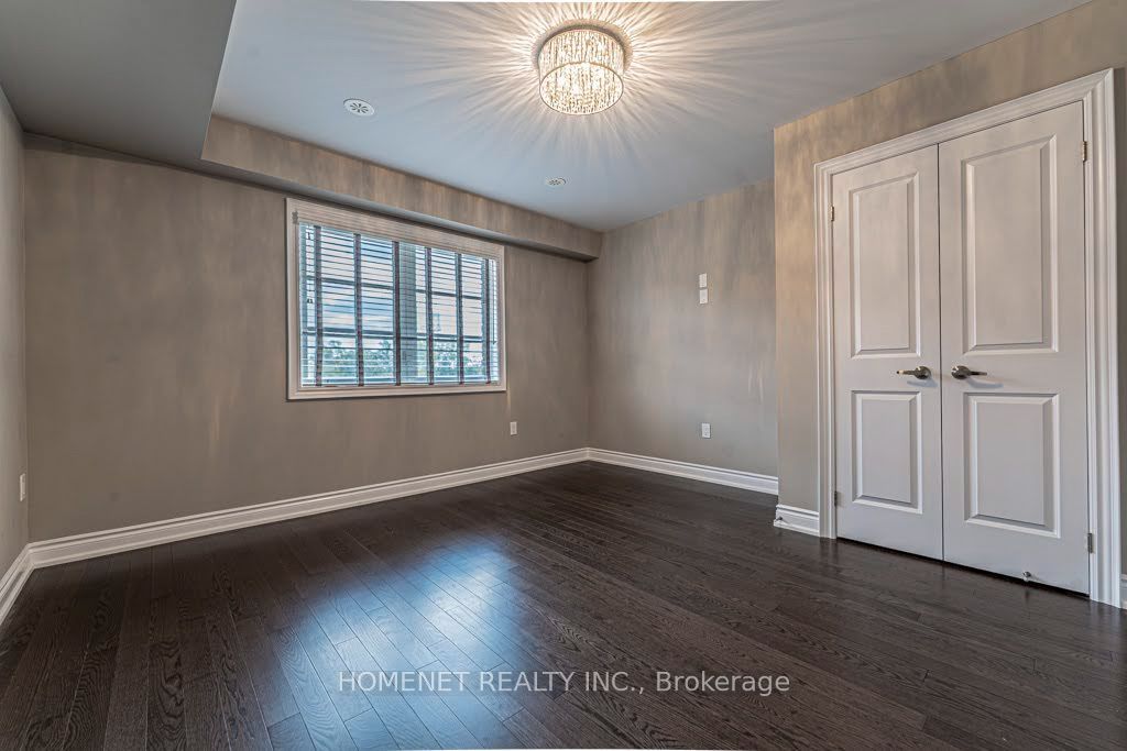 2058 Queensborough Gate Property Photo 5