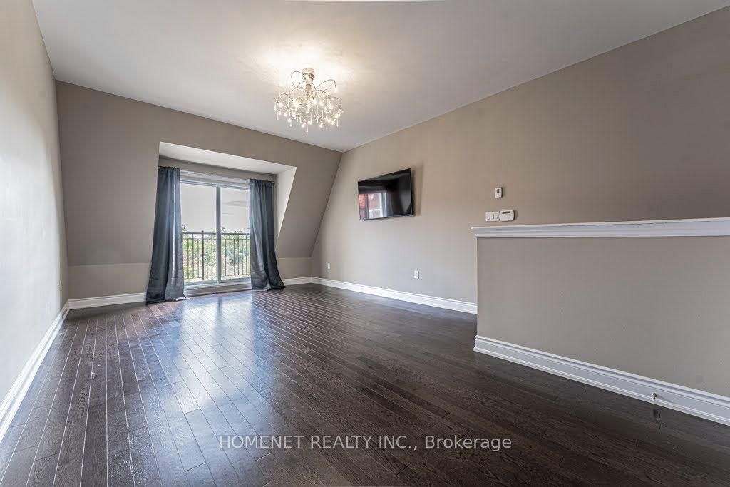 2058 Queensborough Gate Property Photo 6