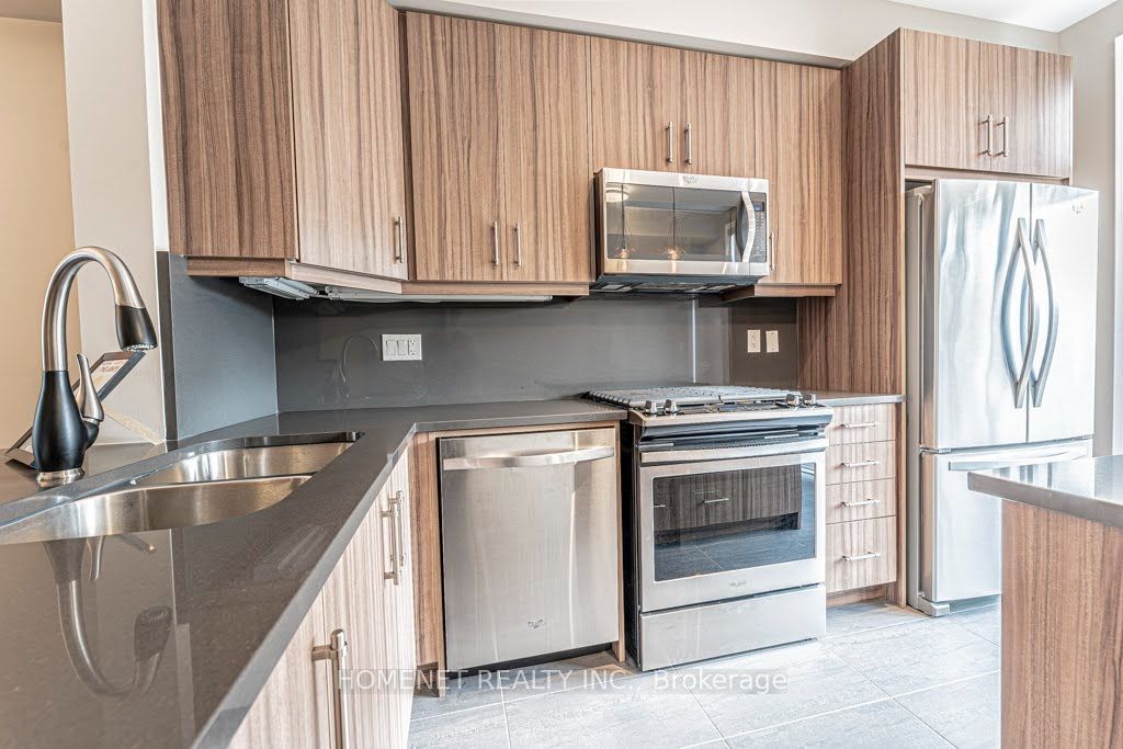 2058 Queensborough Gate Property Photo 8