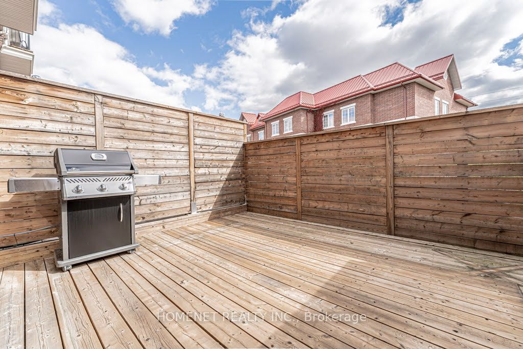 2058 Queensborough Gate Property Photo 9