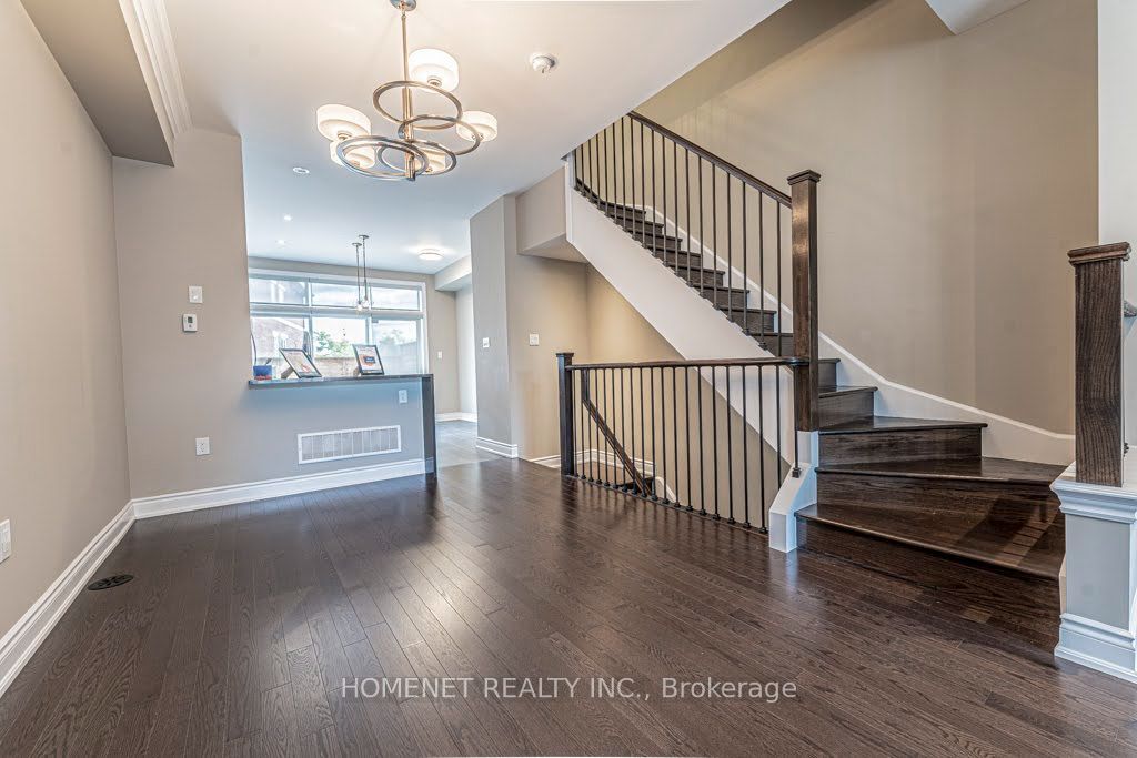 2058 Queensborough Gate Property Photo 10