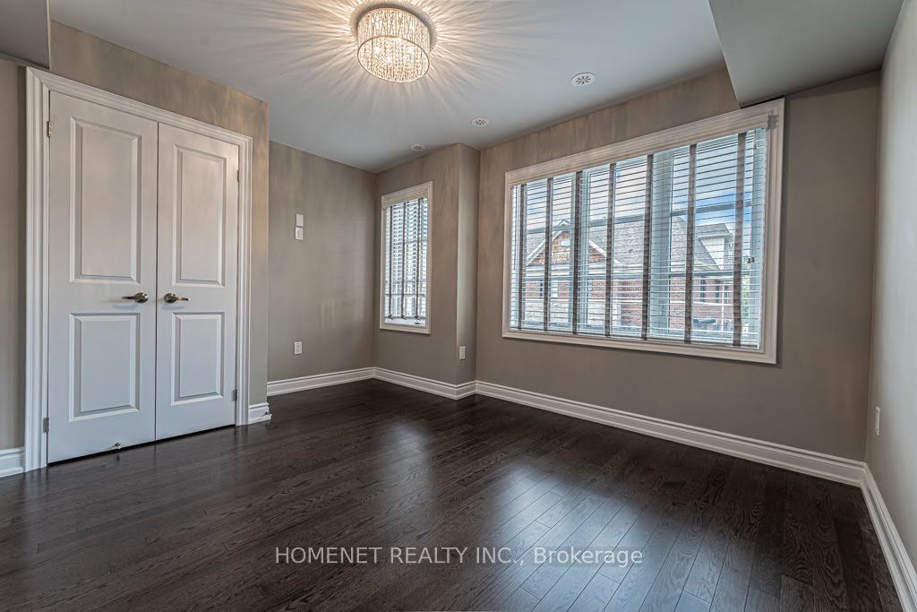 2058 Queensborough Gate Property Photo 11