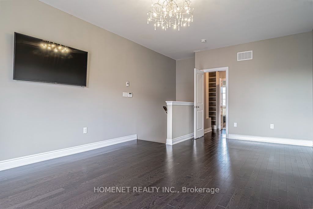 2058 Queensborough Gate Property Photo 13