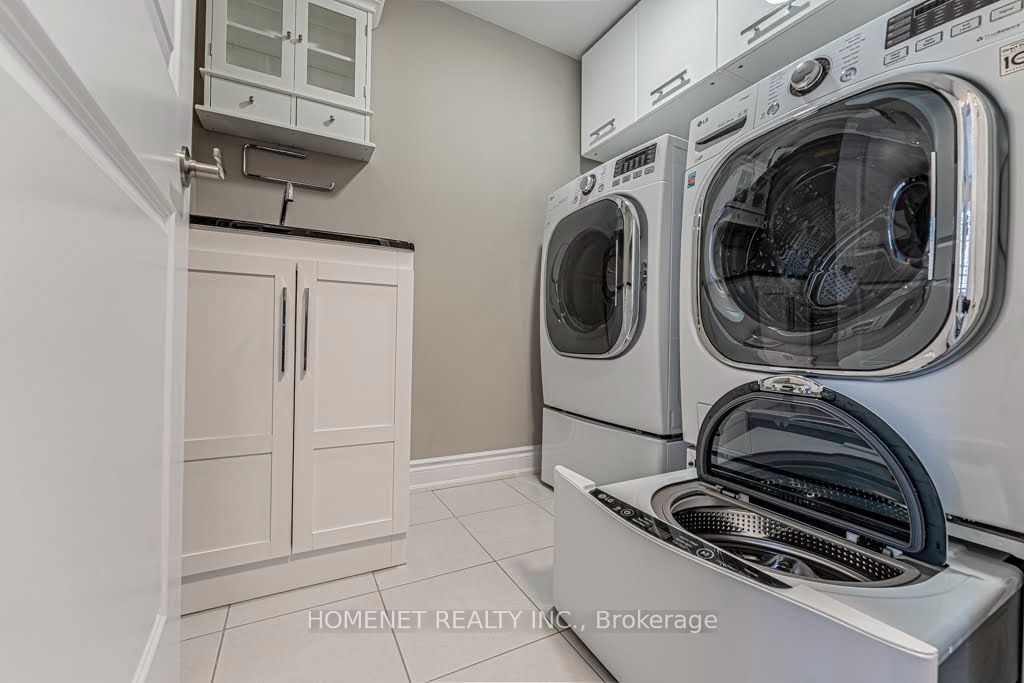 2058 Queensborough Gate Property Photo 14