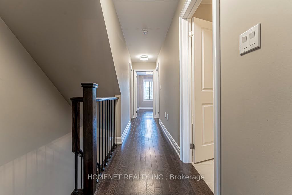 2058 Queensborough Gate Property Photo 20