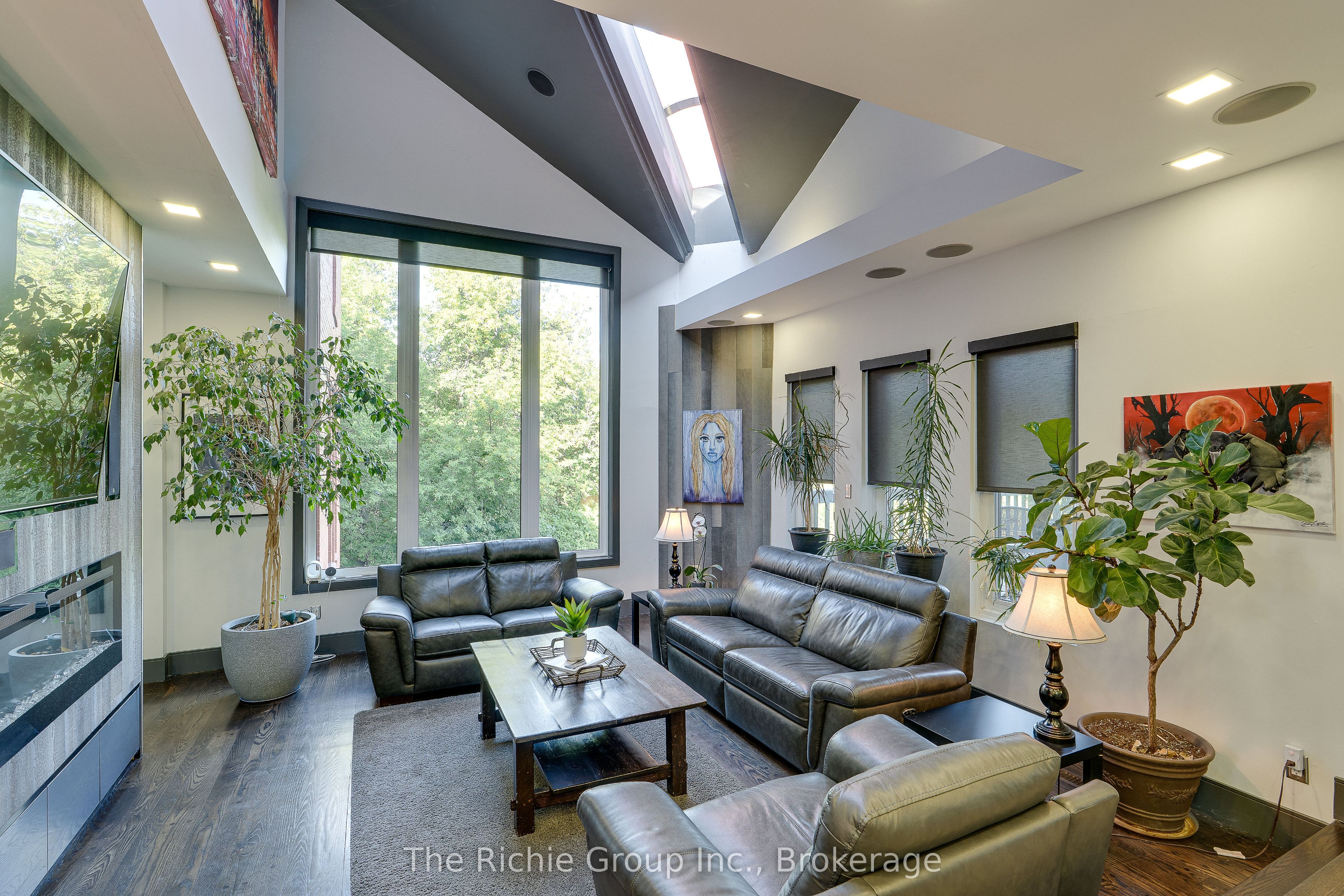 21 Bartley Drive Property Photo 7
