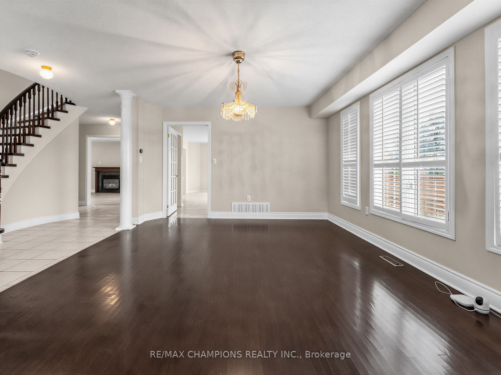 1 Cluster Oak Place Property Photo 6