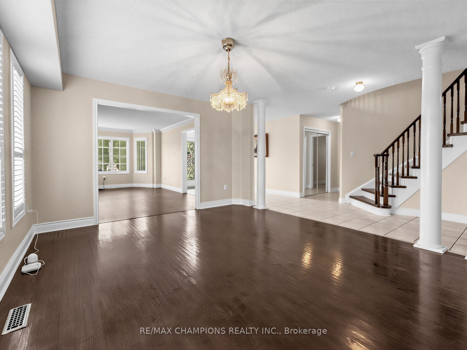 1 Cluster Oak Place Property Photo 7