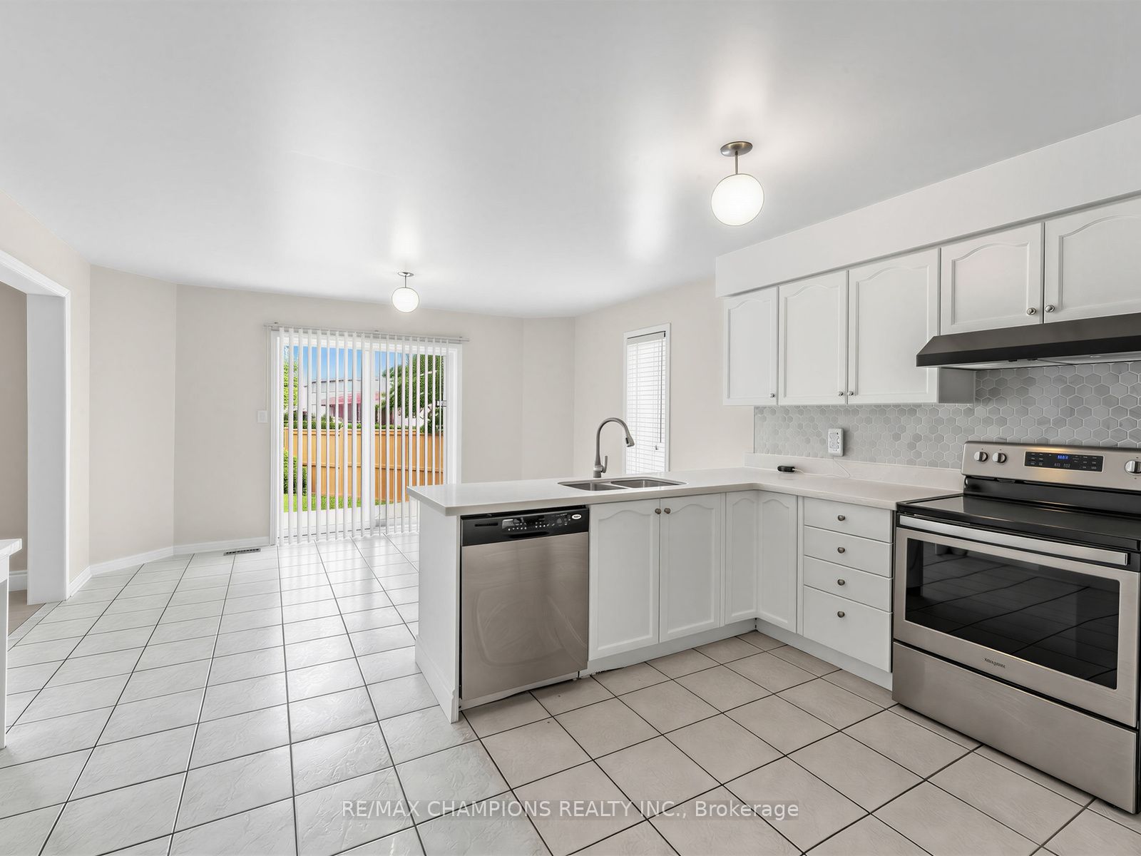 1 Cluster Oak Place Property Photo 8