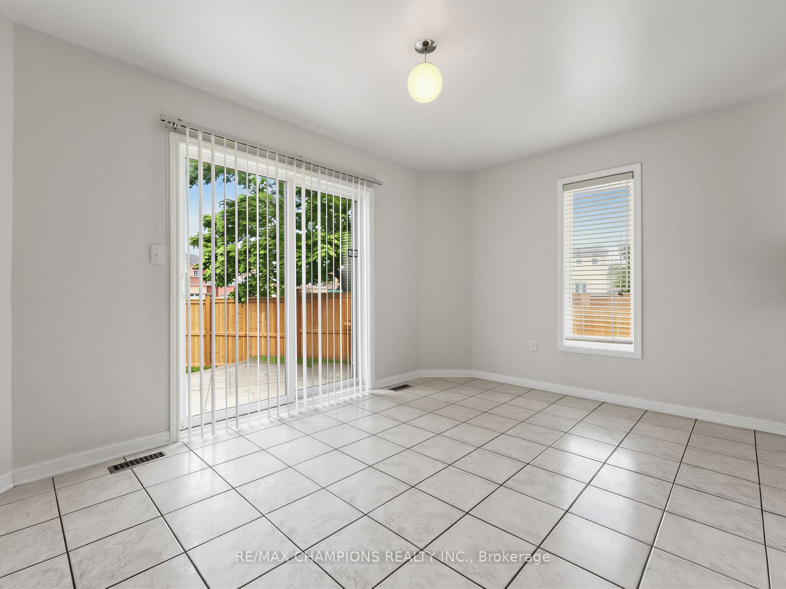 1 Cluster Oak Place Property Photo 10