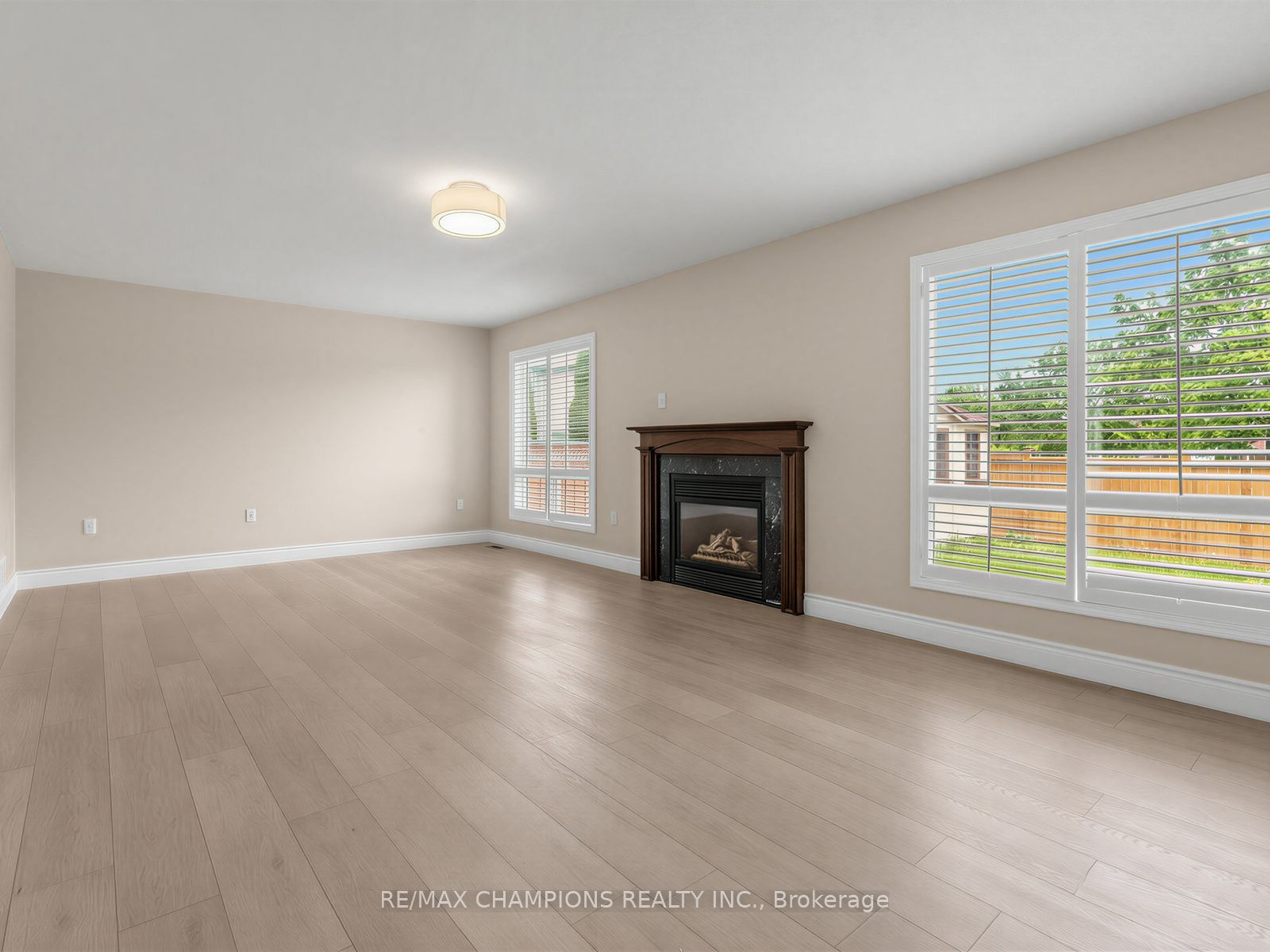 1 Cluster Oak Place Property Photo 12