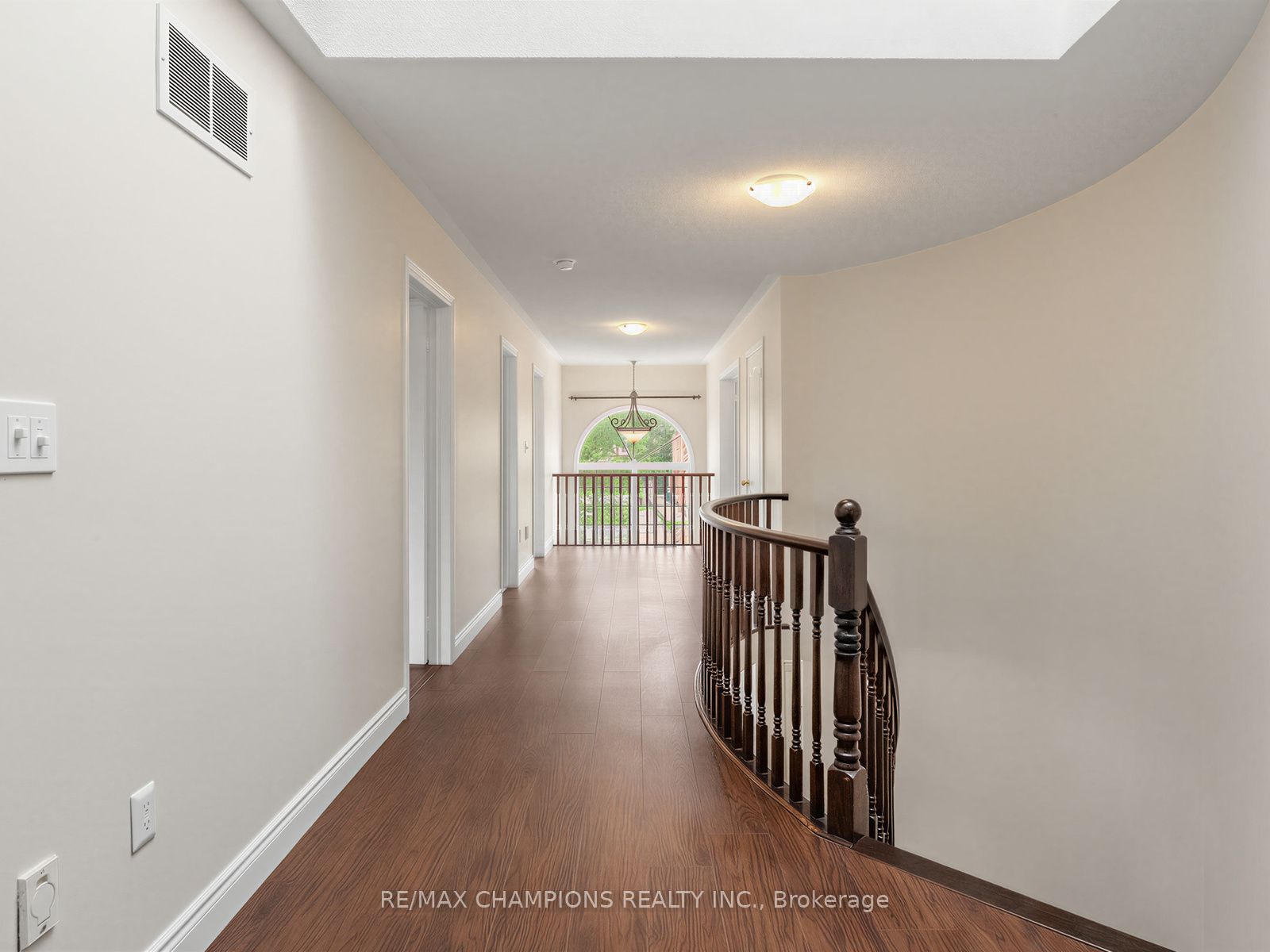 1 Cluster Oak Place Property Photo 17