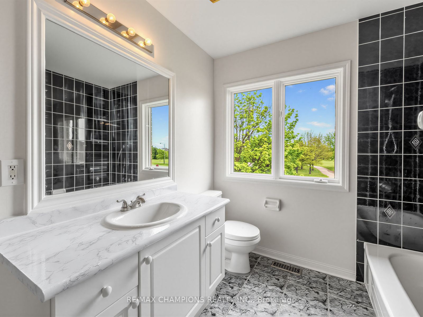 1 Cluster Oak Place Property Photo 23