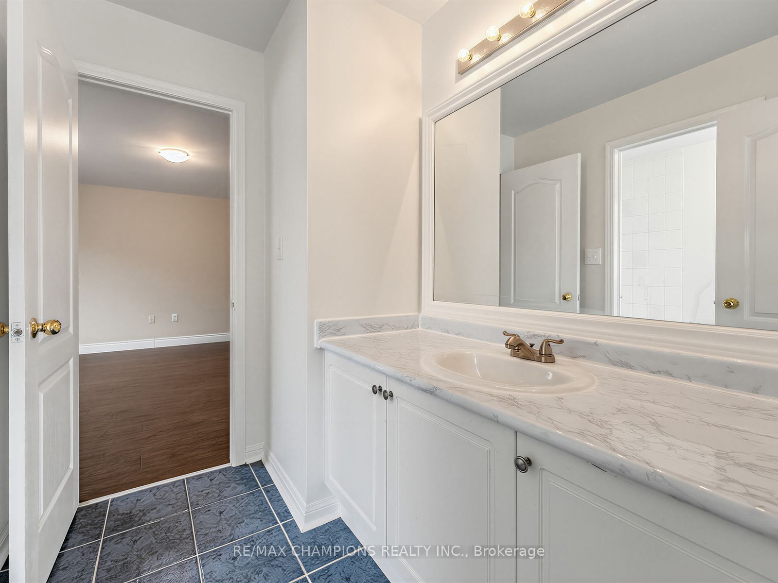1 Cluster Oak Place Property Photo 26