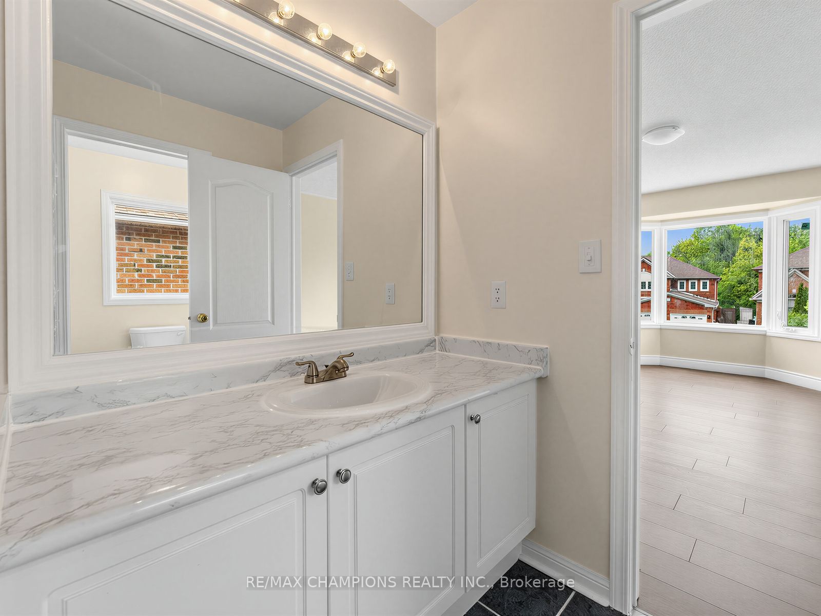 1 Cluster Oak Place Property Photo 27