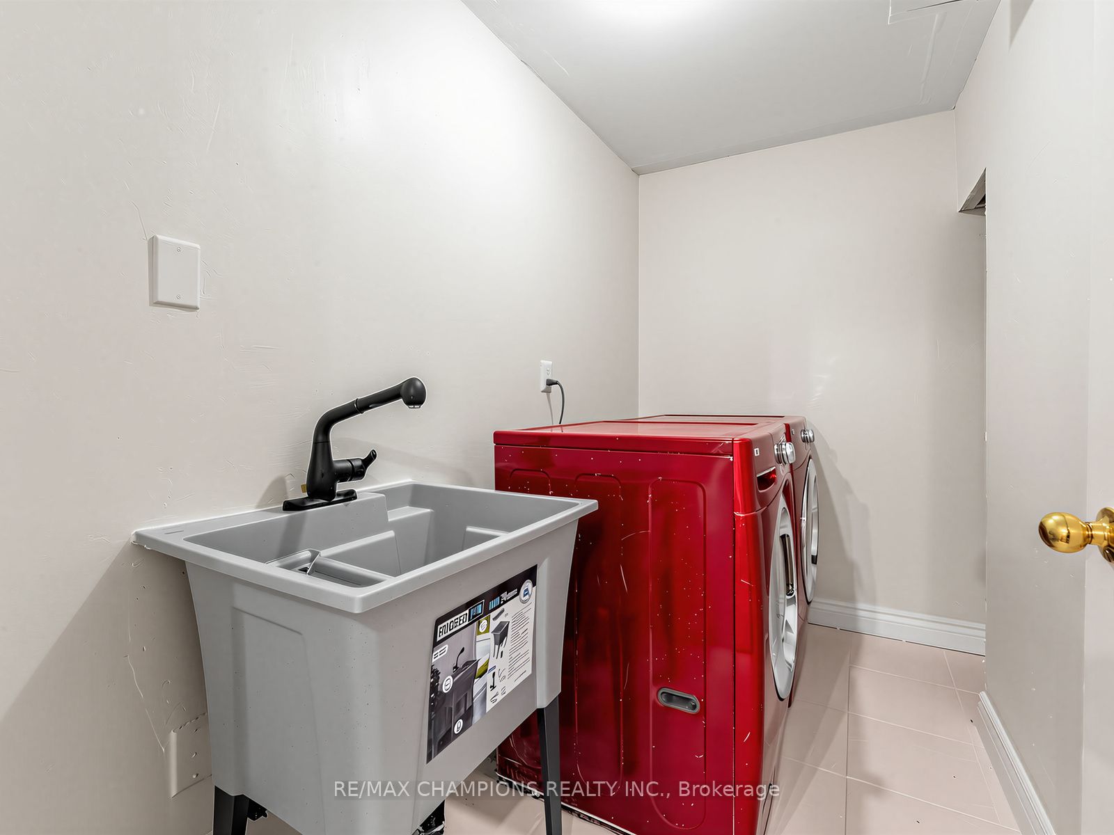 1 Cluster Oak Place Property Photo 30