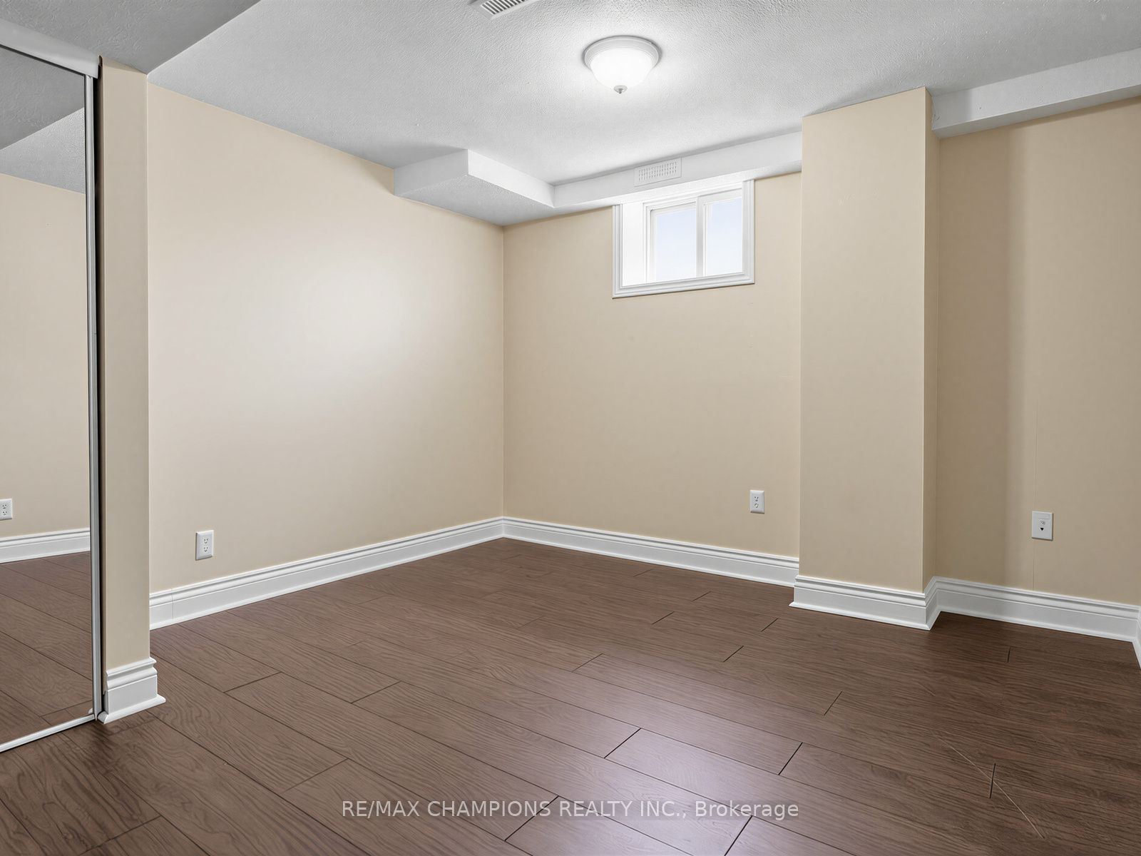 1 Cluster Oak Place Property Photo 33