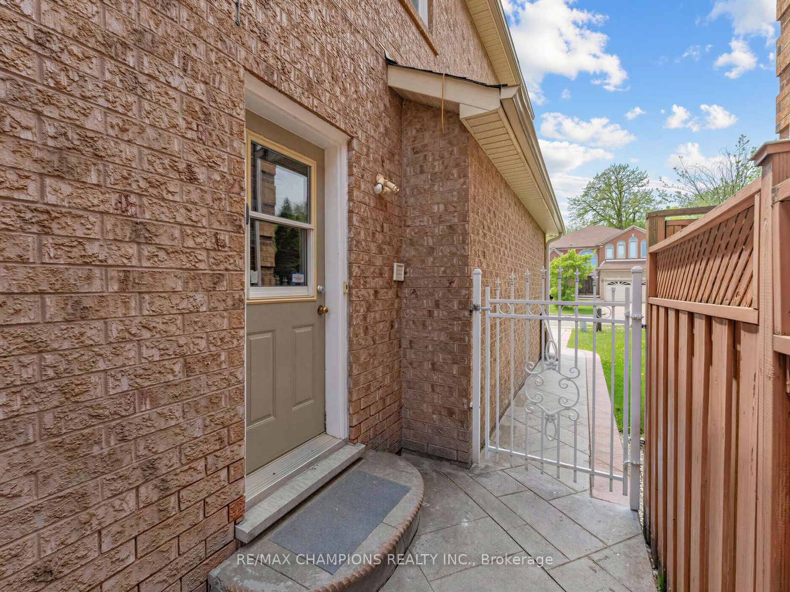 1 Cluster Oak Place Property Photo 43