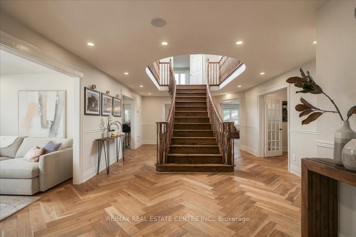 1749 Heritage Way Property Photo 3