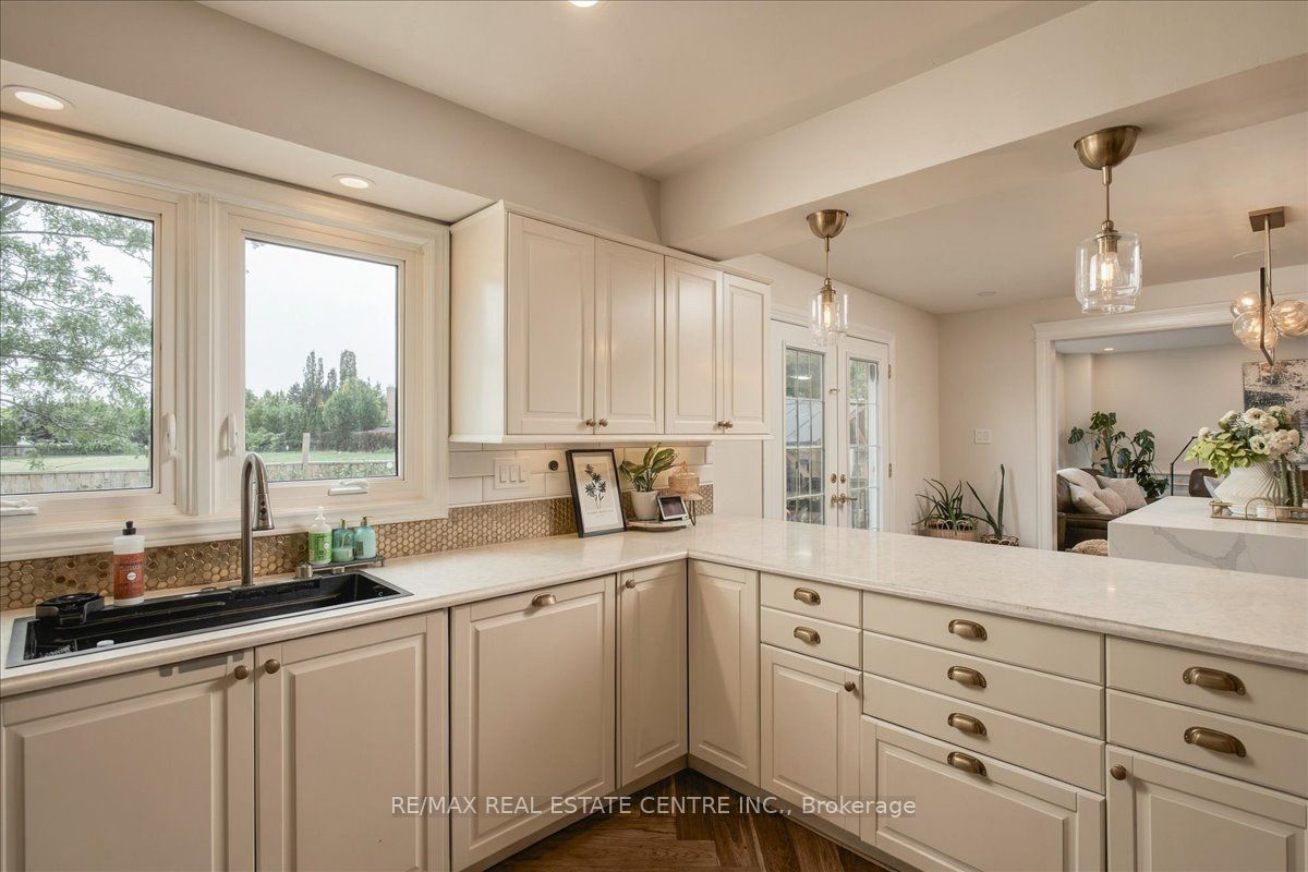 1749 Heritage Way Property Photo 11