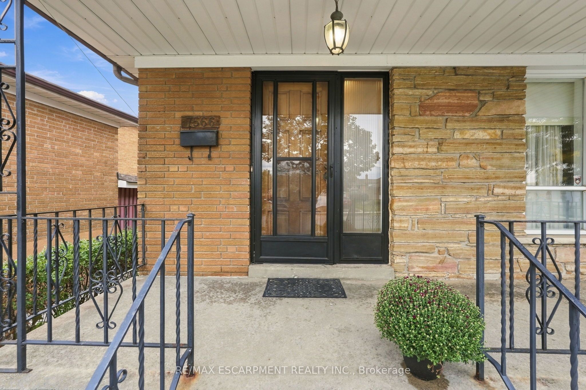 7566 Netherwood Road Property Photo 3