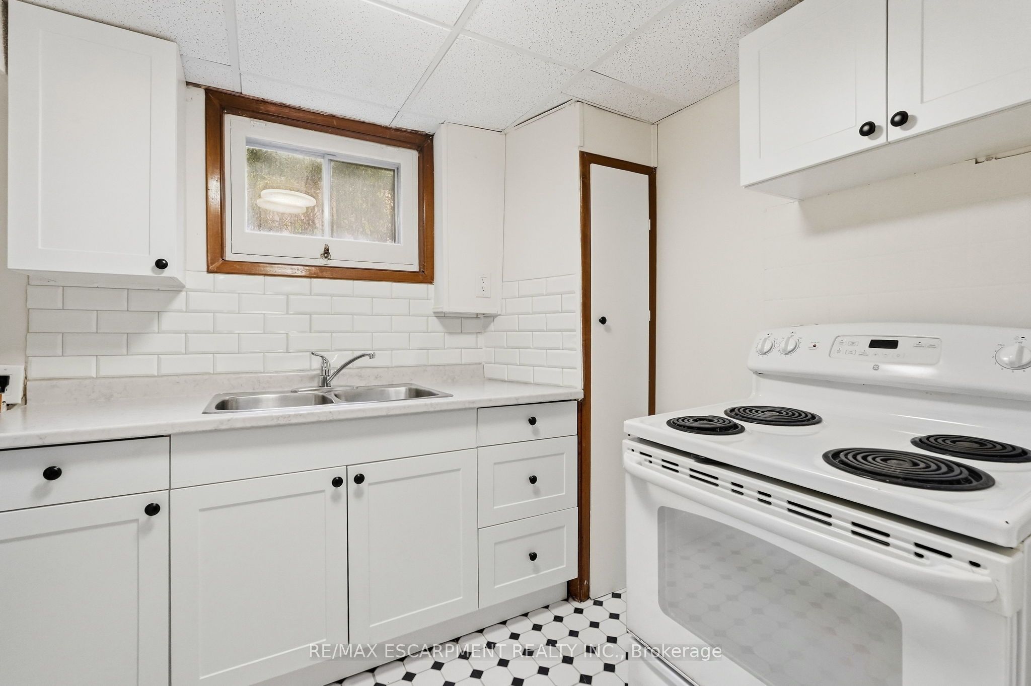 7566 Netherwood Road Property Photo 25