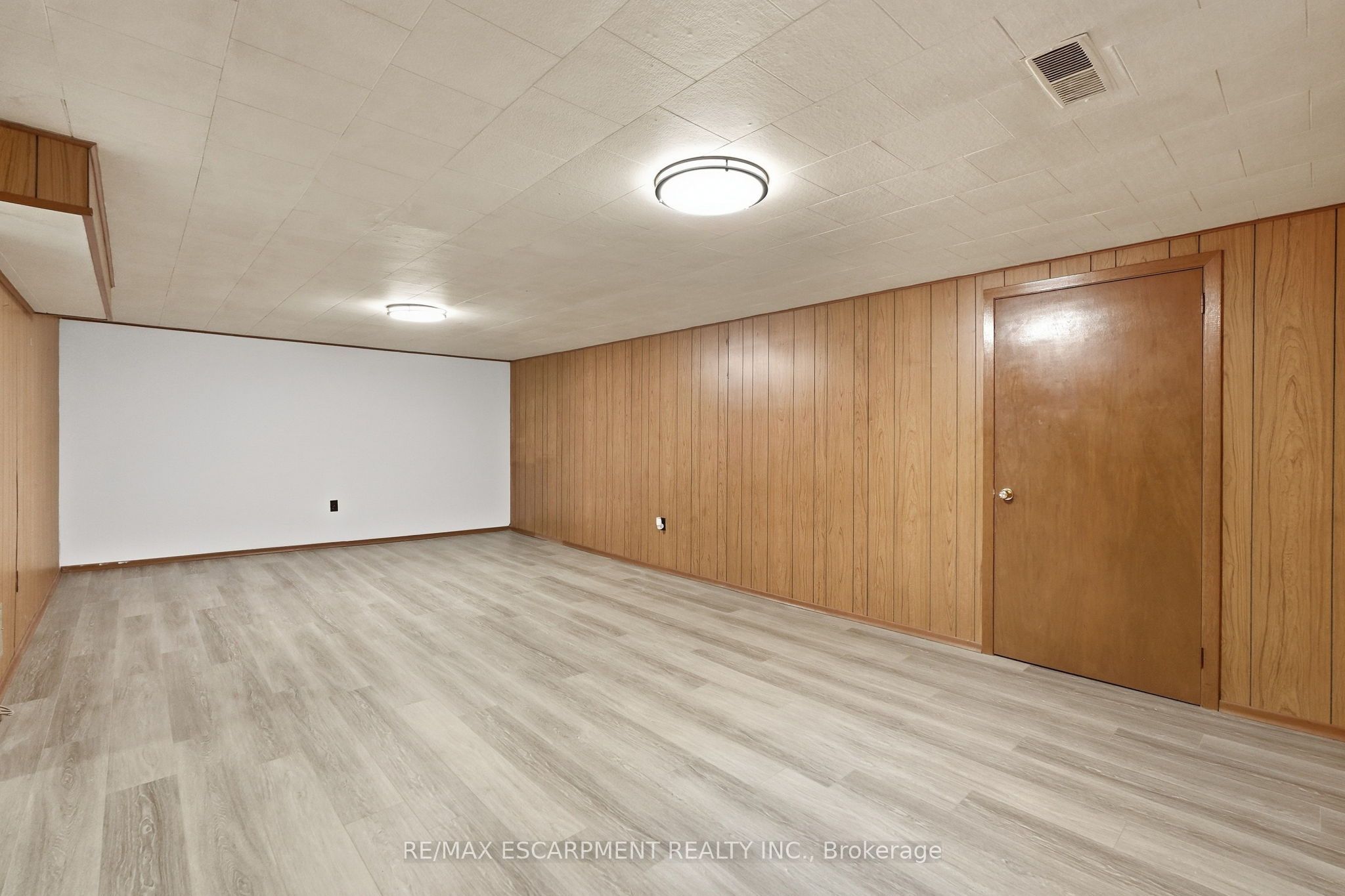7566 Netherwood Road Property Photo 27