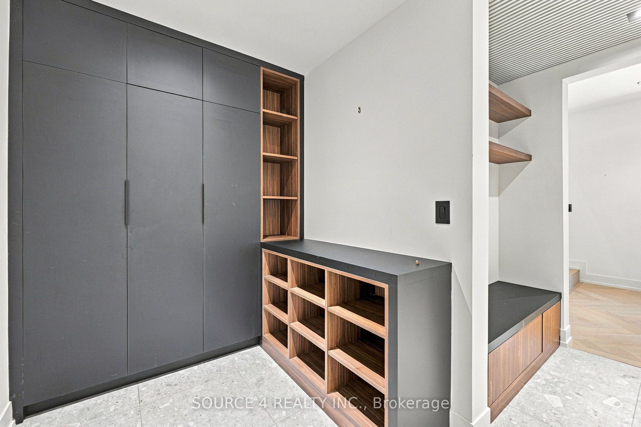20b Broadview Avenue Property Photo 6